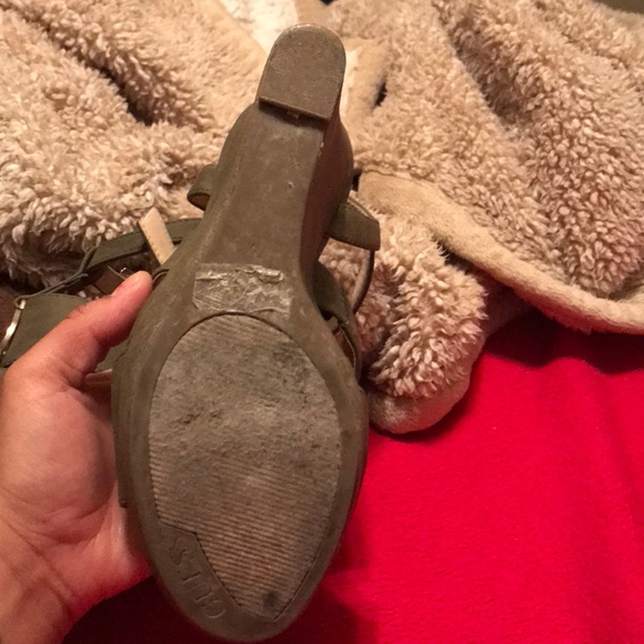 Heels - Picture 3 of 4